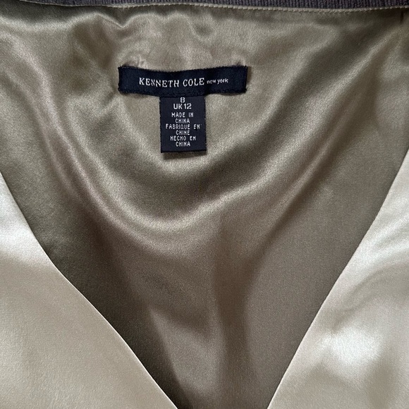 Kenneth Cole New York Gin Green Silky Sleeveless Top with snap closure, 8 - Picture 9 of 9